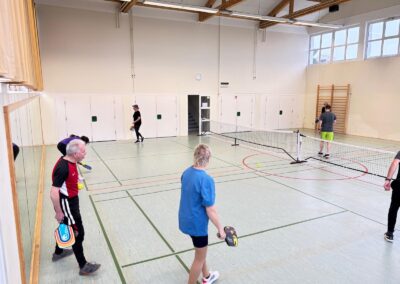 Pickleball in der Turnhalle in Barwedel